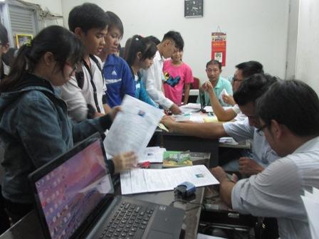 Rất thí sinh nộp hồ sơ tại điểm thu nhận hồ sơ của Cơ quan đại diện Bộ GD-ĐT tại TPHCM.
