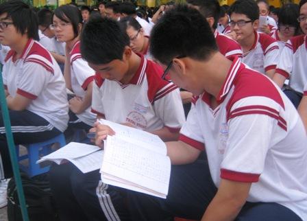 Học sinh khối 12 tại các nhiều trường THPT ở TPHCM đang chạy nước rút ôn thi tốt nghiệp THPT