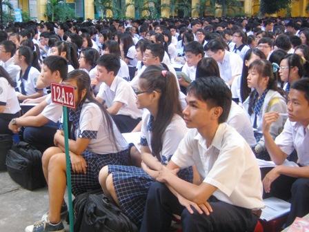 Nhiều trường vẫn phải cấm túc dò bài học sinh. (Ảnh minh họa)