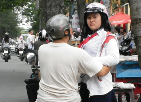 Đề thi Toán vào lớp 10 TPHCM năm 2013